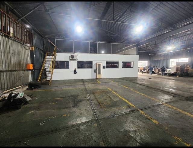 1,108M² WAREHOUSE TO LET IN WADEVILLE